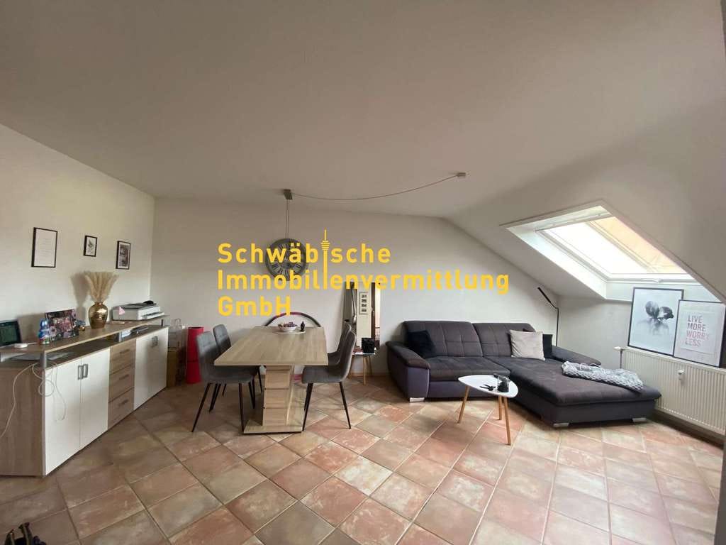 Immobilie in Leutenbach - Modernisierte DG-Wohnung mit Balkon | Stellplatz | ruhiger Lage in Leutenbach-Nellmersbach - Bild 1