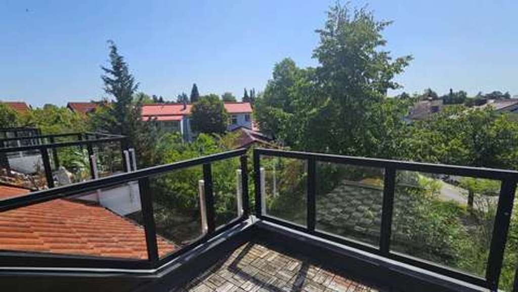 Immobilie in Neubiberg - Eizigartige Loft-DG-Wohnung mit Sichtdachstuhl u. Sonnenbalkon - Bild 2