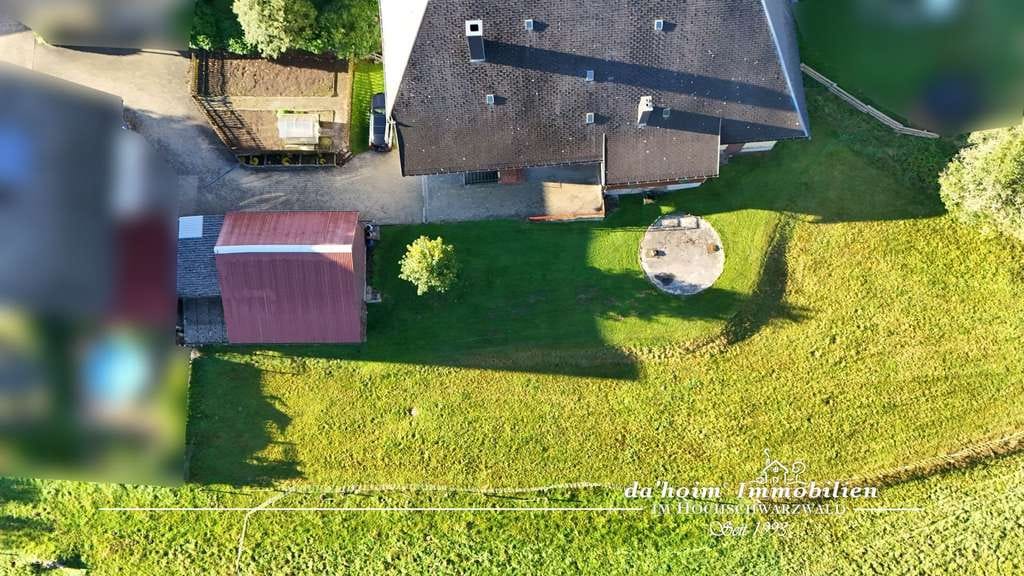 Immobilie in Lenzkirch - Doppelhof-Teil mit Tenne, Hobby-Stall & Werkstätten - Bild 2