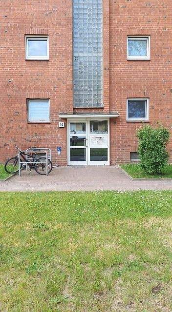Immobilie in Geesthacht - KAPITALANLAGE IN GEESTHACHT: gepflegte 2,5-Zimmer-Wohnung im MFH, Balkon, ca. 65,46 m², prov.-frei - Bild 1