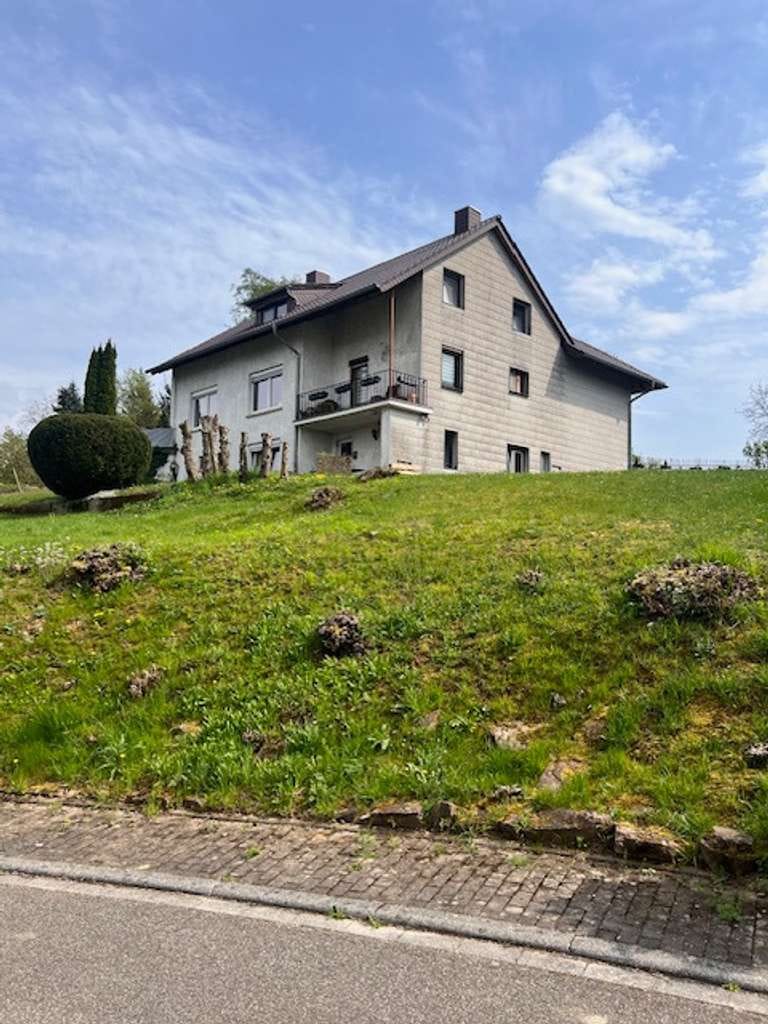 Immobilie in Spechbach - Freistehendes Einfamilienhaus mit Einliegerwohnung in Traumlage - Bild 1