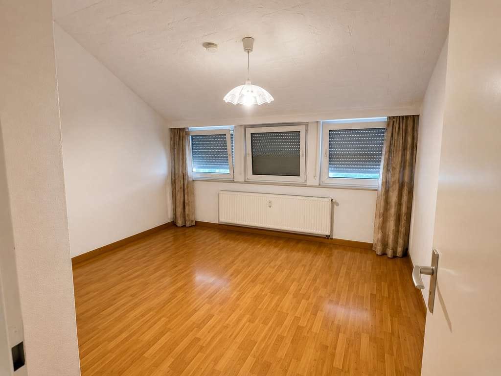 Immobilie in Denkendorf - Seltene Gelegenheit: 3-Zimmer-Wohnung mit Dachausbau & Waldstück - Bild 3