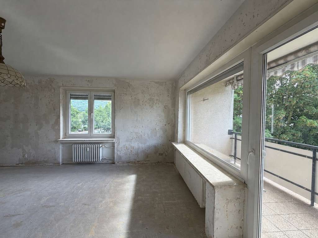 Immobilie in Bad Pyrmont - ***Entkernte, helle 2-Zimmer Wohnung im Rohbauzustand in Toplage, Südbalkon und perfekter Schnitt*** - Bild 0