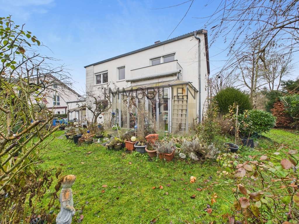 Immobilie in Pentling - Zweifamilienhaus mit Ausbaureserve und großem Grundstück in bevorzugter Lage - Bild 0