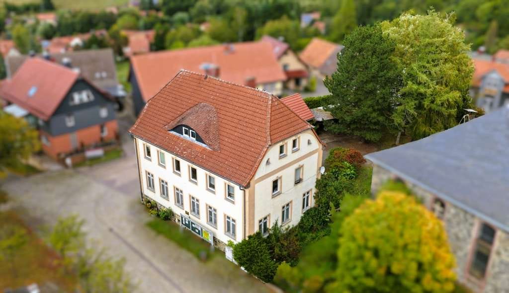Immobilie in Harzgerode - Für alle, die nicht suchen, sondern machen: Großzügiges Wohnhaus im Harz -Platz für Familie & Gäste - Bild 0