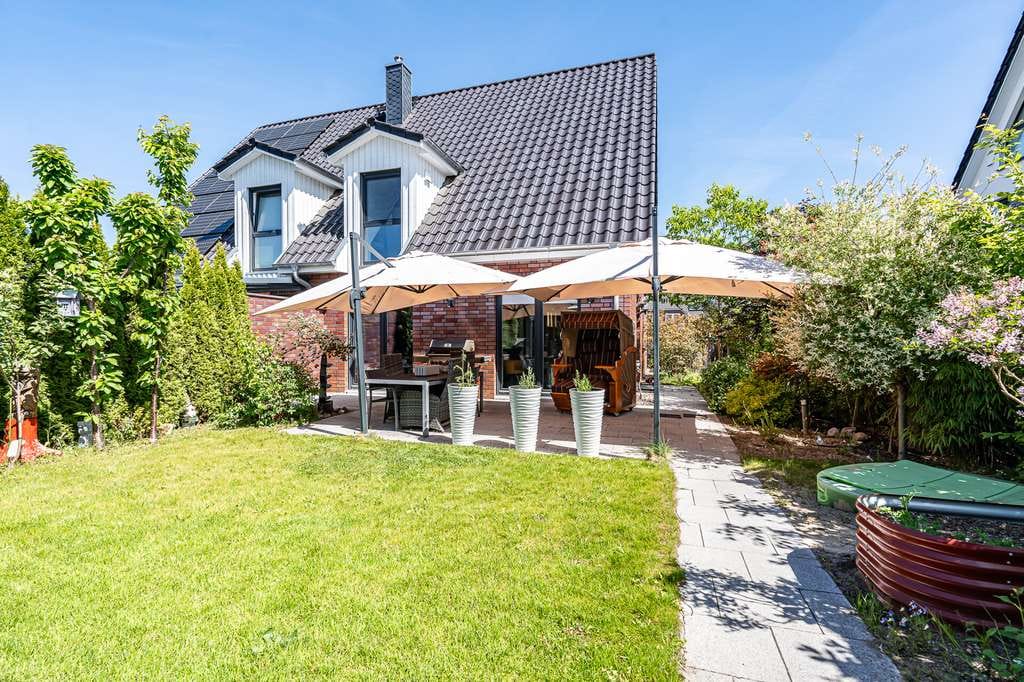 Immobilie in Kuddewörde - Moderne KfW-55-Doppelhaushälfte mit Carport für zwei PKW
in familienfreundlicher Wohnlage - Bild 0