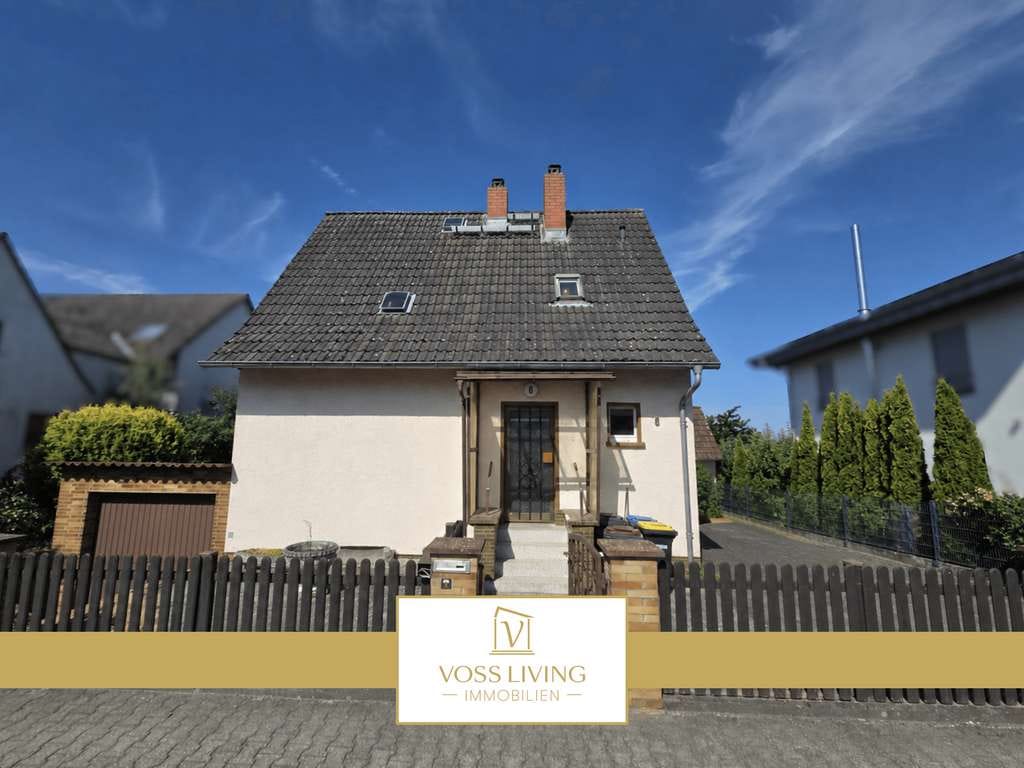 Immobilie in Karben - Sanierungsbedürftiges Haus in ruhiger Seitenstraße am Hang von Karben mit Traumgrundstück - Bild 0