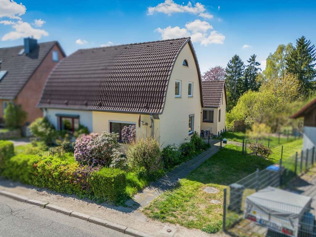 Immobilie in Kiel - Naturnahes Zuhause mit großem Garten und Raum für Ihre Ideen - Bild 0