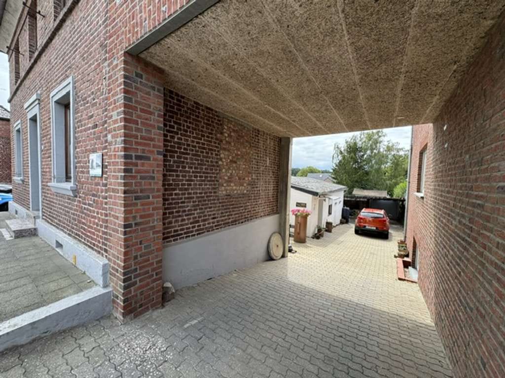 Immobilie in Geilenkirchen - Zweifamilienensemble mit Vorder- und Hinterhaus, Garage, Stellplätzen und idyllischem Garten! - Bild 1