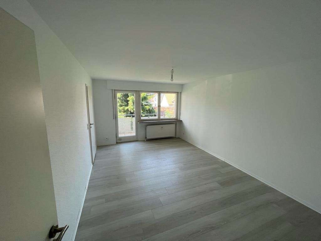 Immobilie in Esslingen am Neckar - Attraktive, zentrale 2-Zimmer Wohnung mit Balkon fussläufig zur Innenstadt - Bild 1