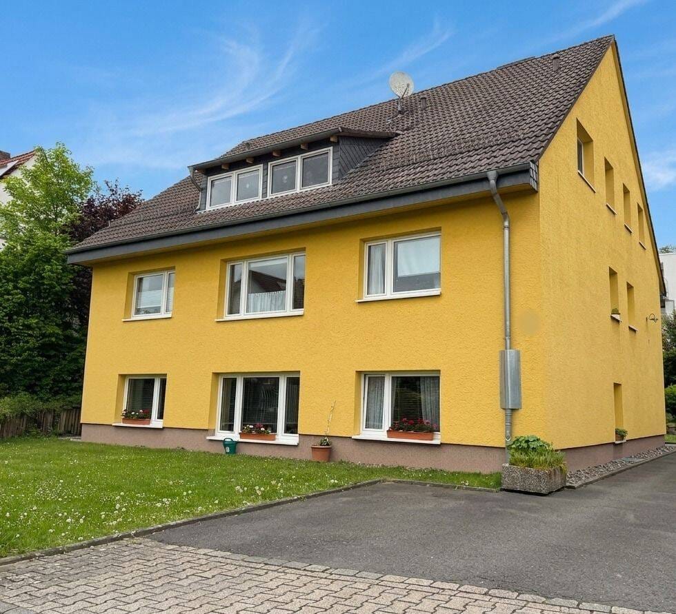 Immobilie in Kassel - Freistehendes Mehrfamilienhaus in zweiter Reihe Bebauung in Kassel-Jungfernkopf - Bild 0