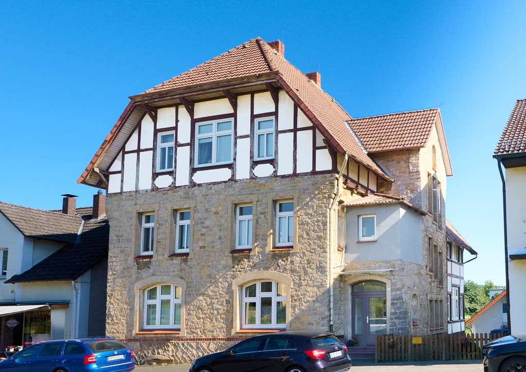 Immobilie in Kalletal - Gepflegtes Wohnhaus mit Praxisfläche in Kalletal-Hohenhausen - Bild 1