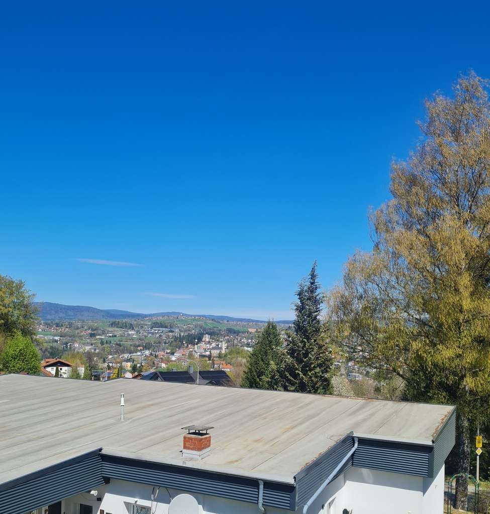 Immobilie in Freyung - Günstig ins Eigenheim!
Kleines Chalet zum top Preis. Billiger als Miete. Tolle Lage und gut saniert - Bild 3
