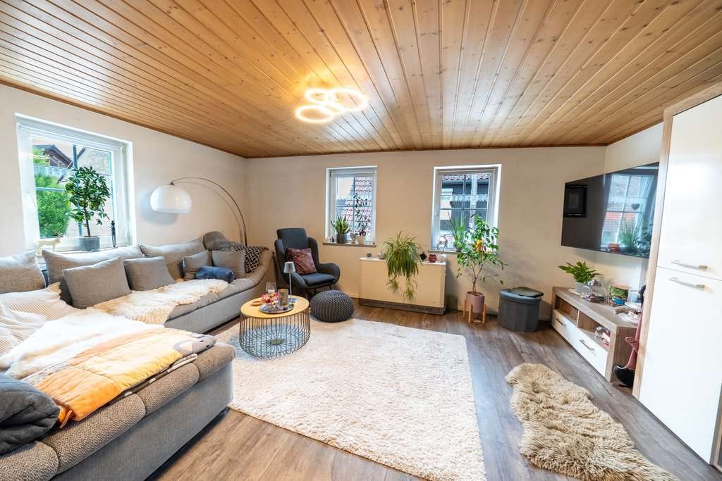 Immobilie in Reichartshausen - Bezahlbares Eigenheim mit Scheune, Werkstatt und viel Potenzial - Bild 1