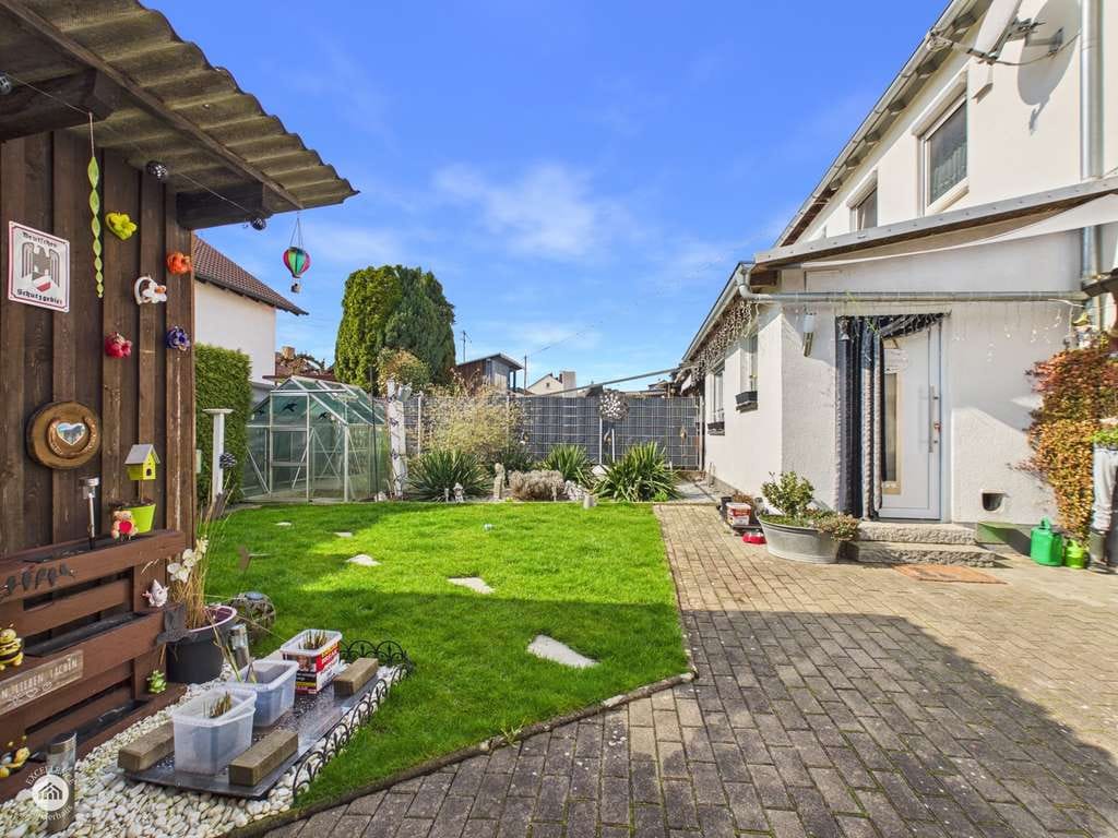Immobilie in Illertissen - KLEIN-FEIN-MEIN: Gemütliches Reiheneckhaus mit schönem Garten und Wohlfühloase! - Bild 1