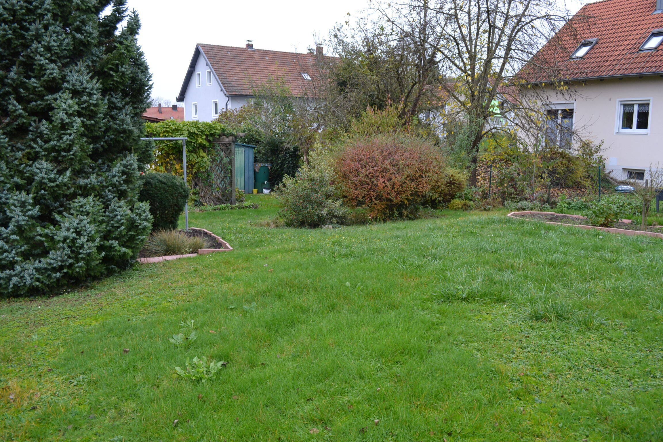 Immobilie in Köfering - Älteres Landhaus mit großem Garten in schöner Ortslage u. U. auch für Bauträger geeignet - Bild 2