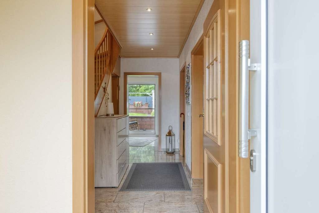 Immobilie in Weißenthurm - Stilvoll modernisierte Doppelhaushälfte mit Garten und Doppelgarage in attraktiver Wohnlage - Bild 4