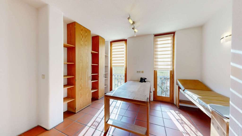 Immobilie in Fürstenstein - Entwicklungspotenzial mit Charme auf 1.435m² Grund + PV-Anlage und neuer Heizung - Bild 4
