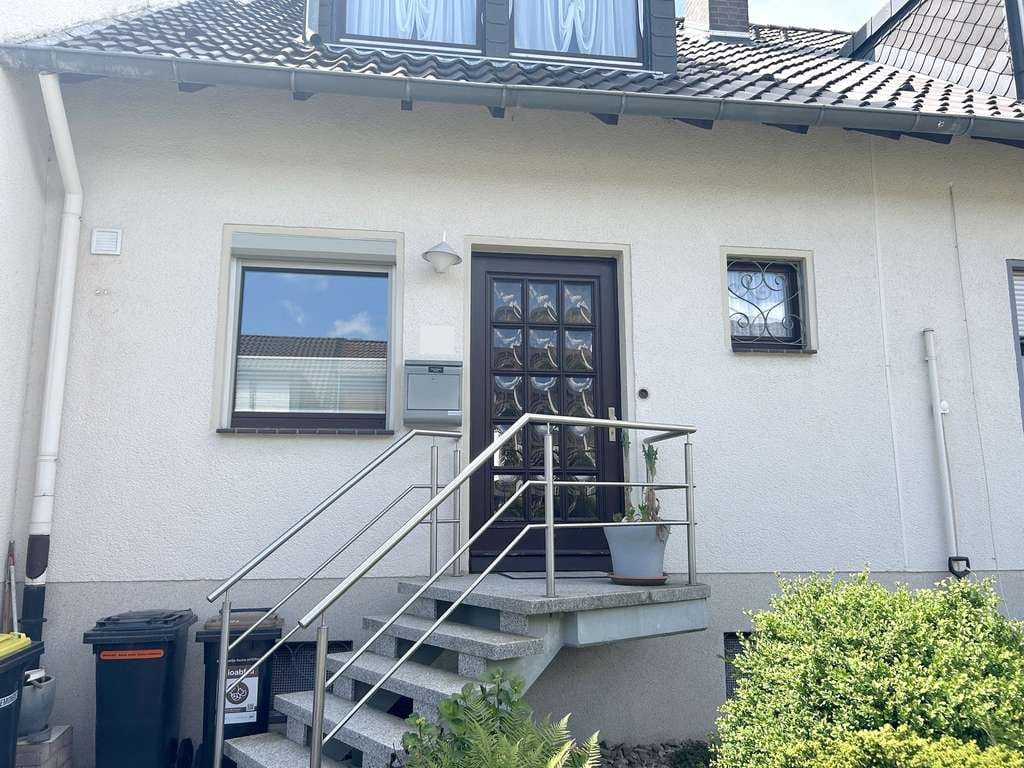 Immobilie in Sehnde - Charmantes Reihenmittelhaus mit Garten in ruhiger Lage von Sehnde-Ilten - Bild 1
