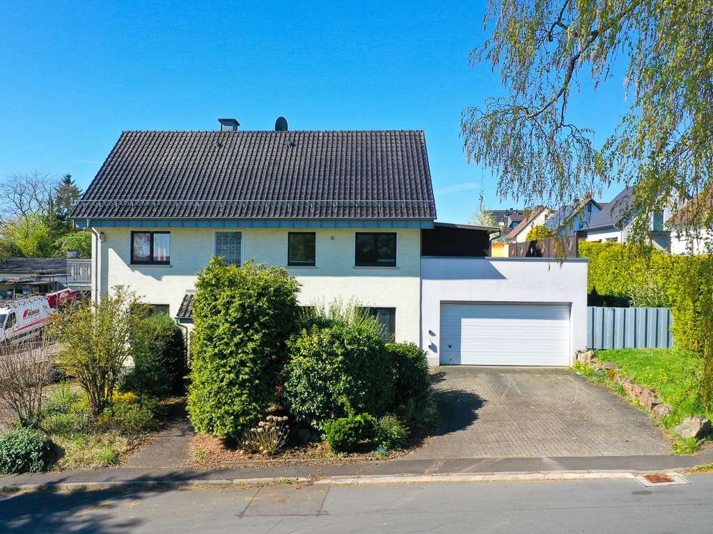 Immobilie in Neuhof - Attraktives Wohnhaus mit vermieteter Gewerbefläche – komfortables Wohnen und sichere Rendite in eine - Bild 1