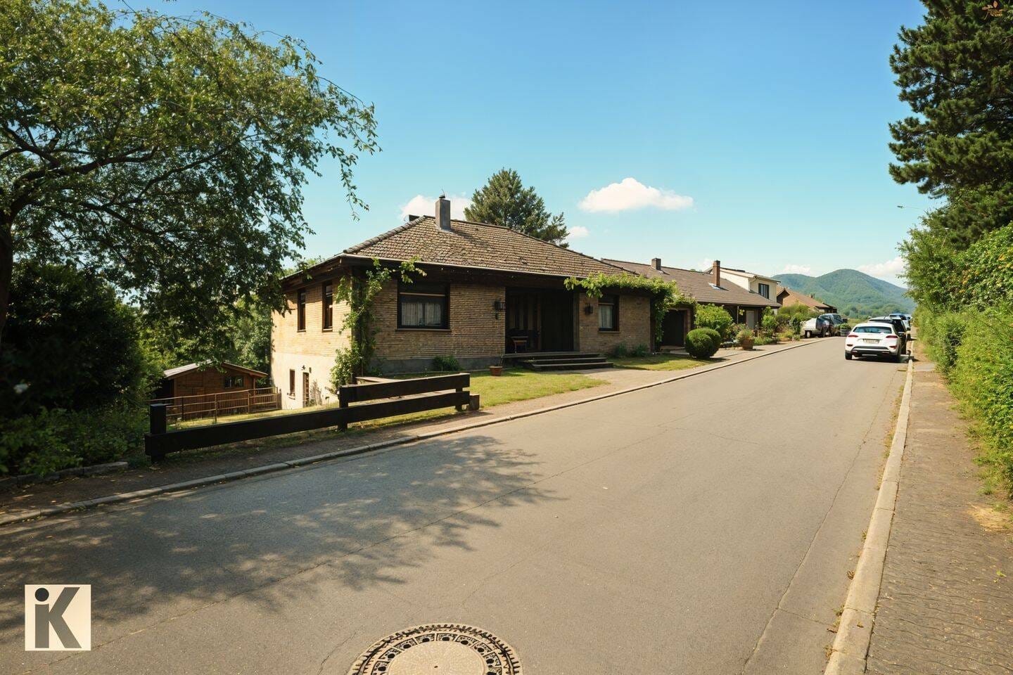 Immobilie in Albersweiler - Großzügiger Bungalow mit Einliegerwohnung und herrlichem Garten in Hanglage! - Bild 1