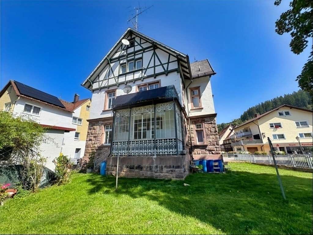 Immobilie in Vöhrenbach - Mehrfamilienhaus mit Doppelgarage - Bild 2