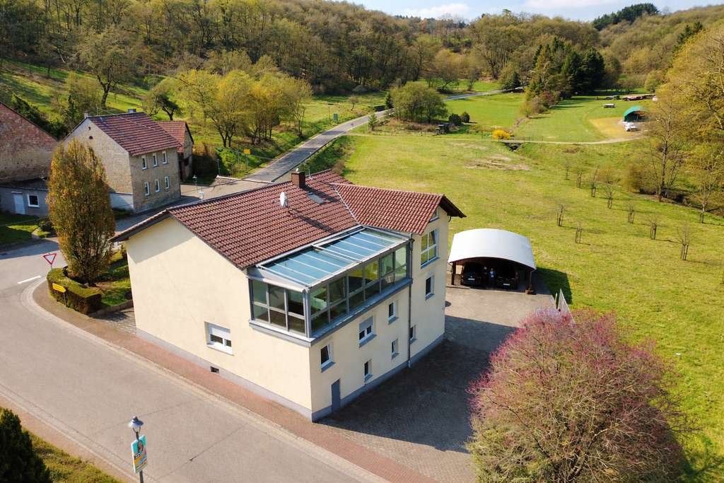 Immobilie in Abtweiler - Modernisiertes Zweifamilienhaus mit Wintergarten, PV-Anlage und großem Grundstück - Bild 2