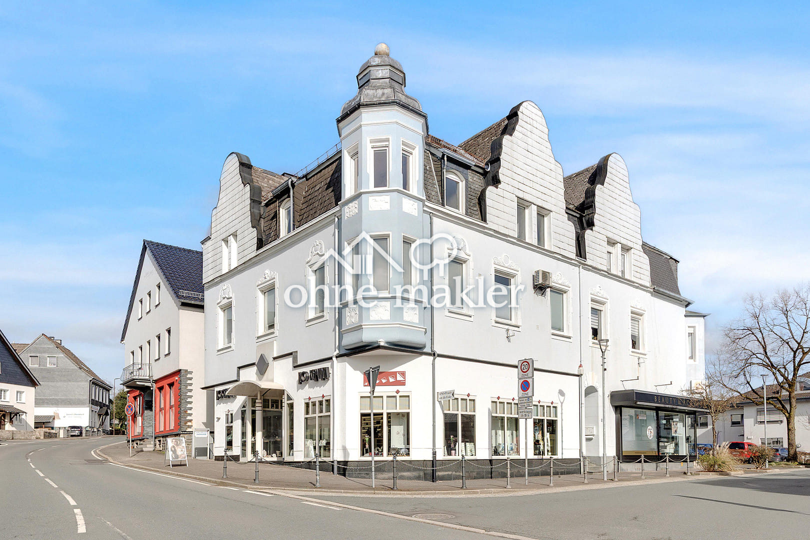 Immobilie in Halver - Stadtbildprägendes saniertes Mehrfamlienhaus im Herzen von Halver - Bild 0