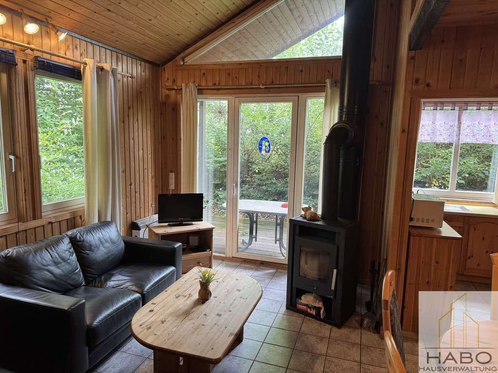 Immobilie in Extertal - Zwei schöne Doppelhaushälften auf großzügigem Grundstück, ideal als Feriendomizil oder Kapitalanlage - Bild 1