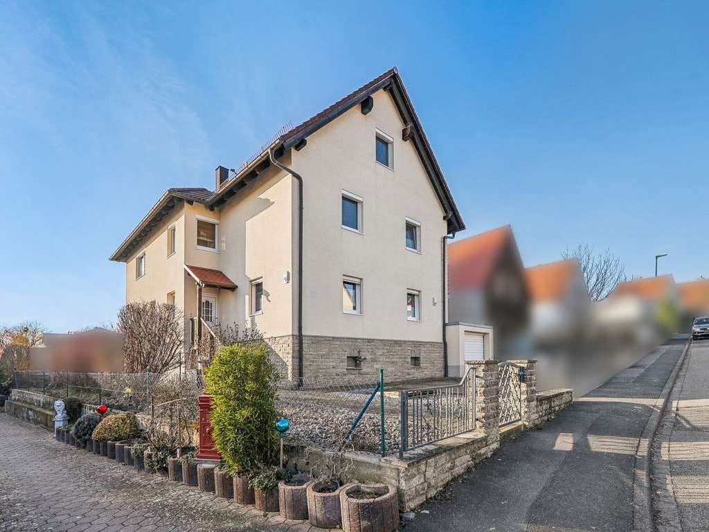 Immobilie in Waldbüttelbrunn - Gepflegtes Zweifamilienhaus in Waldbüttelbrunn - Bild 1