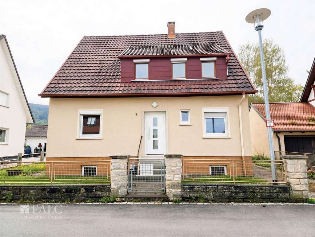 Immobilie in Beuren - Platz für Ideen, Familie & Zukunft – charmantes Haus mit riesigem Garten - Bild 1