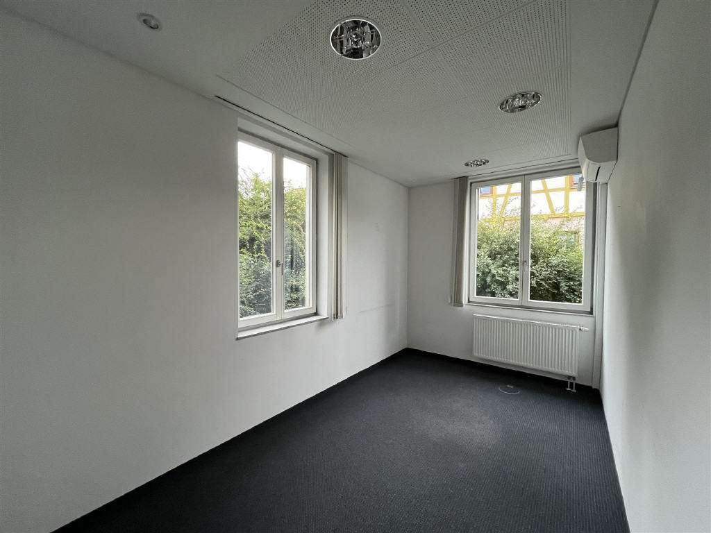 Immobilie in Königheim - ehemalige Bankfiliale mit großzügiger Wohnung in guter Lage von Königheim - Bild 3