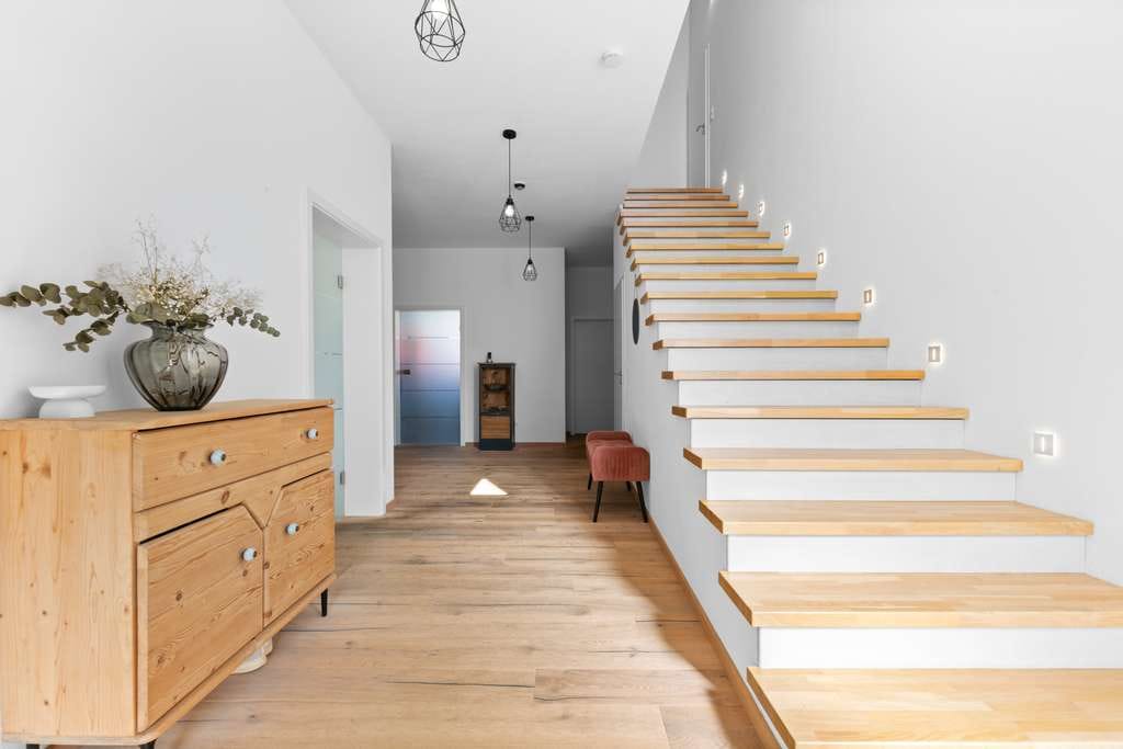 Immobilie in Blindheim - EXKLUSIVES EINFAMILIENHAUS MIT DOPPELGARAGE, CARPORT UND GROSSZÜGIGEM GRUNDSTÜCK - Bild 4