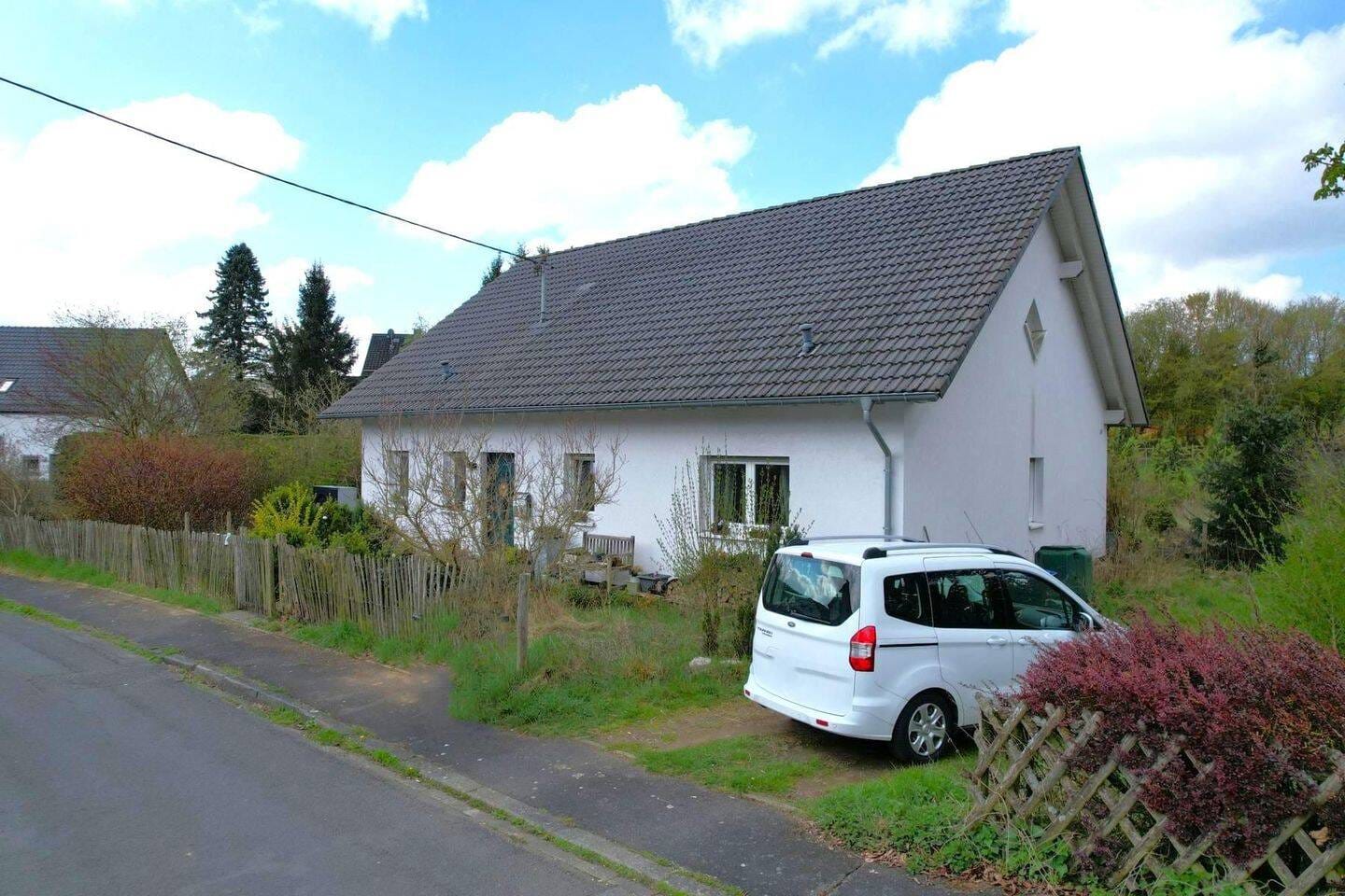 Immobilie in Kerpen (Eifel) - Ruhig gelegener, freistehender Bungalow (Baujahr 2011) mit Garten und Terrasse in Kerpen - Bild 0