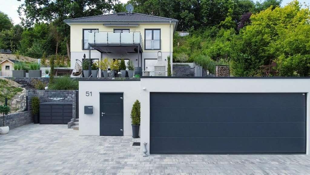 Immobilie in Dachsbach - PROVISIONSFREI! EFH mit großem Pool, Garagen und unverbautem 180° Blick ins Aischtal - Erstbezug '23 - Bild 0