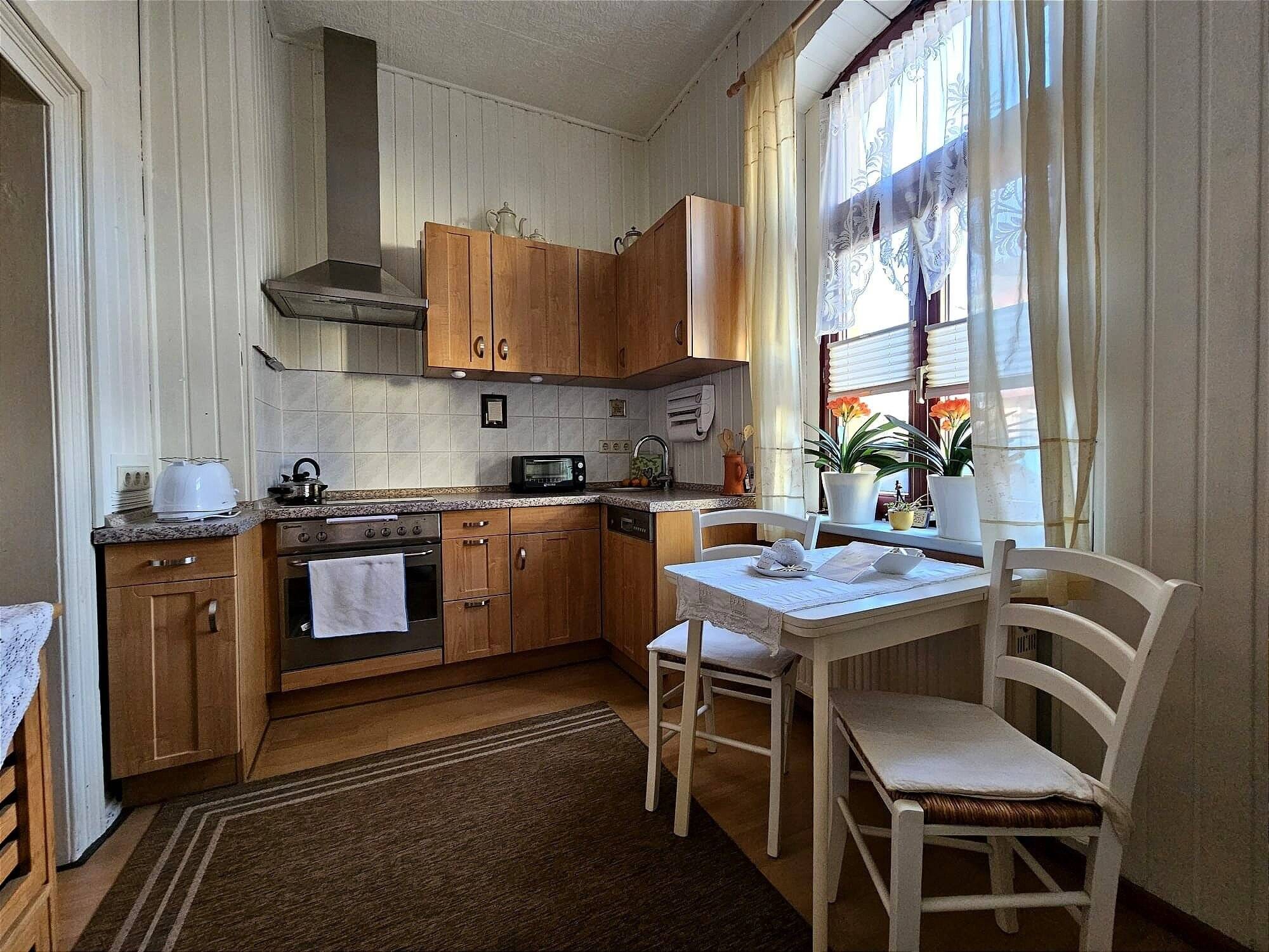 Immobilie in Penzlin - Attraktives Mehrfamilienhaus als Kapitalanlage mit 3 Wohneinheiten in idyllischer, wassernaher Lage von Penzlin - Bild 1