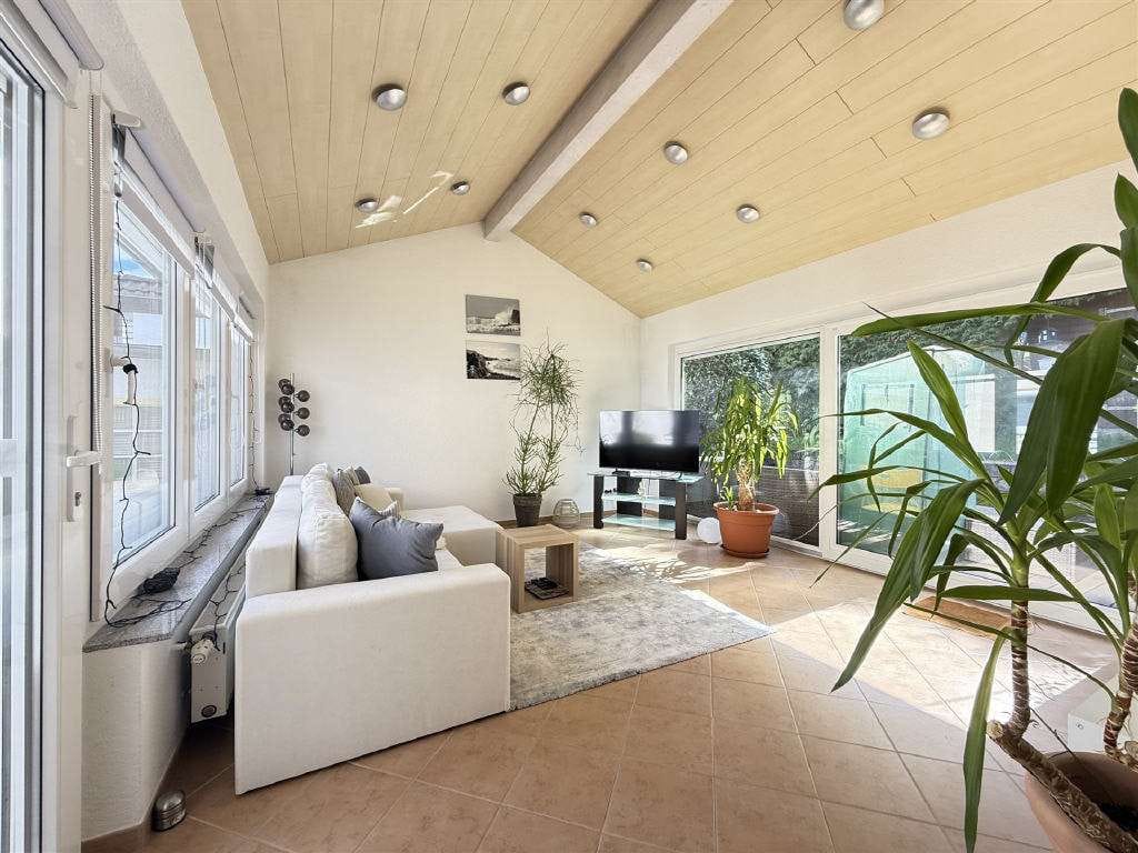 Immobilie in Kiedrich - Hübsches Wohnen in Kiedrich: 1-2 Familienhaus mit Hof, Garten und tollem Wintergarten - Bild 2