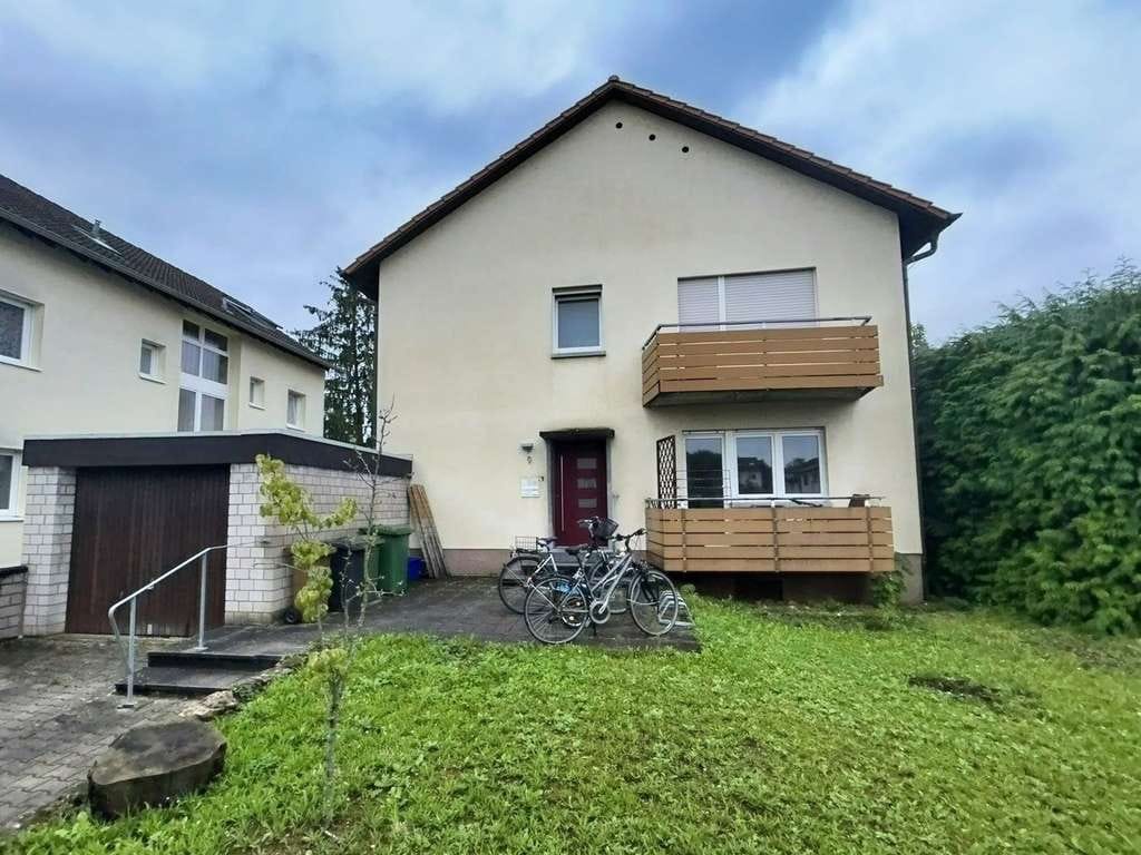 Immobilie in Oftersheim - Vermietetes Zweifamilienhaus mit großem Garten - Bild 1