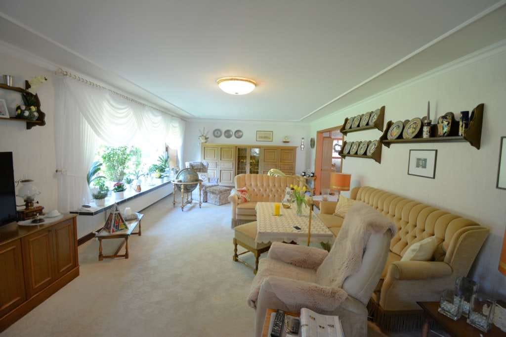 Immobilie in Weddingstedt - Großzügiger Winkelbungalow in ruhiger Wohnlage mit Ausbaureserve und gepflegtem Garten - Bild 4