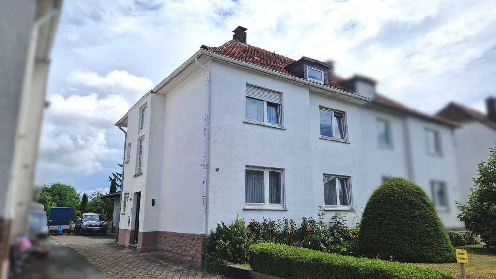 Immobilie in Höxter - Leerstehende Doppelhaushälfte mit Garten - Bild 1