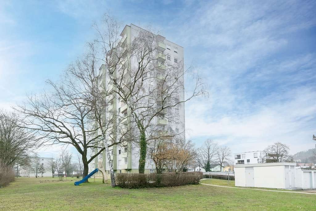 Immobilie in Elchingen - Helle und sonnige 3-Zimmer-Wohnung
im 7. Stock mit 2 Balkonen - Bild 0