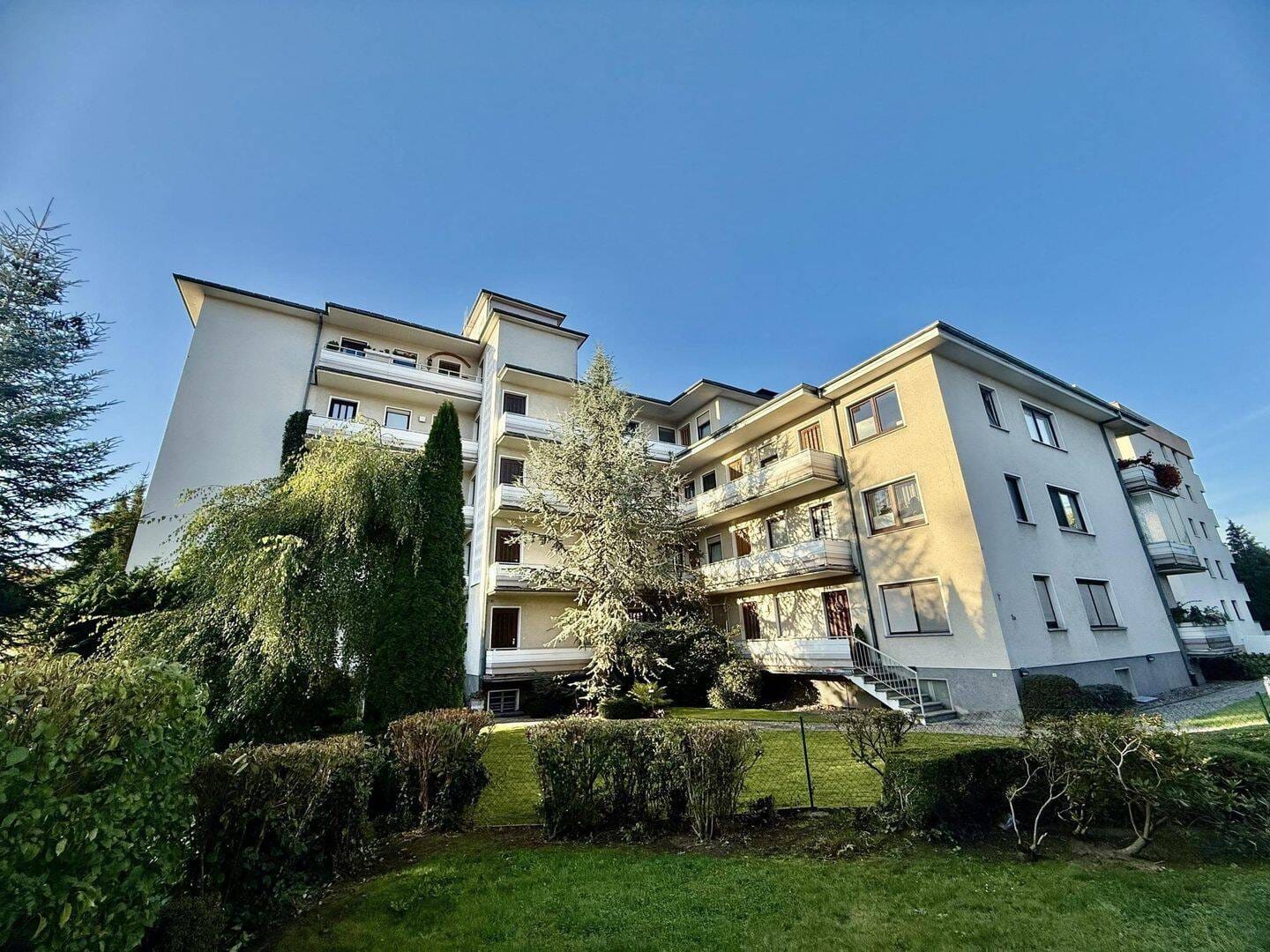 Immobilie in Bad Pyrmont - 2-Zimmer Eigentumswohnung in innenstadtnaher Lage mit Personenaufzug - Bild 0