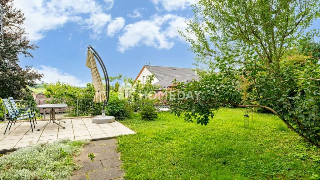 Immobilie in Engstingen - Wohnen & investieren im Grünen – gepflegtes Haus mit vielen Nutzungsmöglichkeiten & Gartenparadies - Bild 1