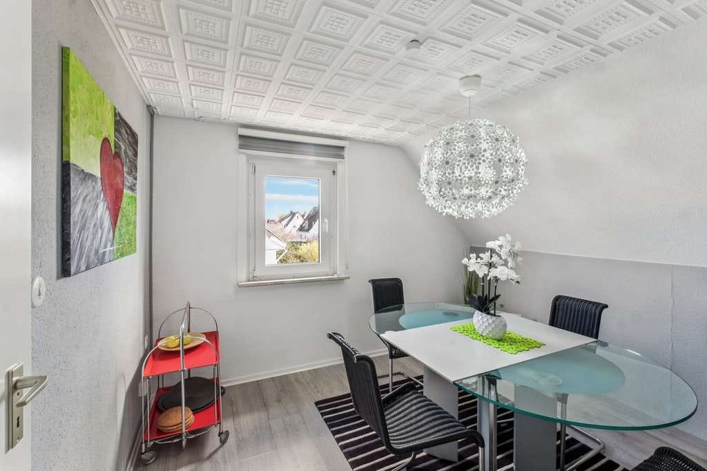 Immobilie in Leingarten - Attraktives Mehrfamilienhaus mit Bauplatzreserve in Top-Lage - Bild 1