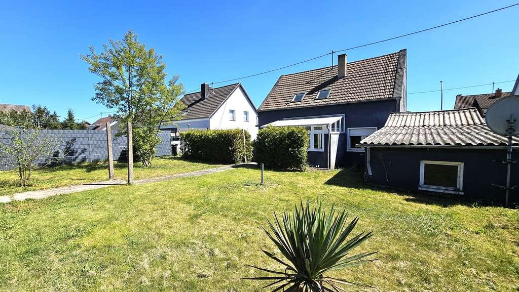 Immobilie in Saarlouis - Freistehendes Wohnhaus f. 1-2 Parteien mit Wintergarten, Garage und Garten in guter Lage v. Roden - Bild 3
