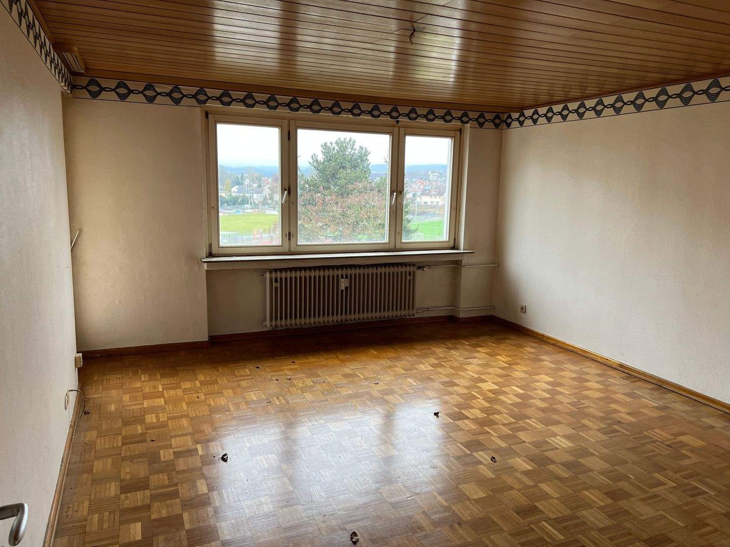 Immobilie in Eschborn - Geld sparen, selbst renovieren - 3 Zimmer Wohnung mit Loggia - sofort frei! - Bild 1