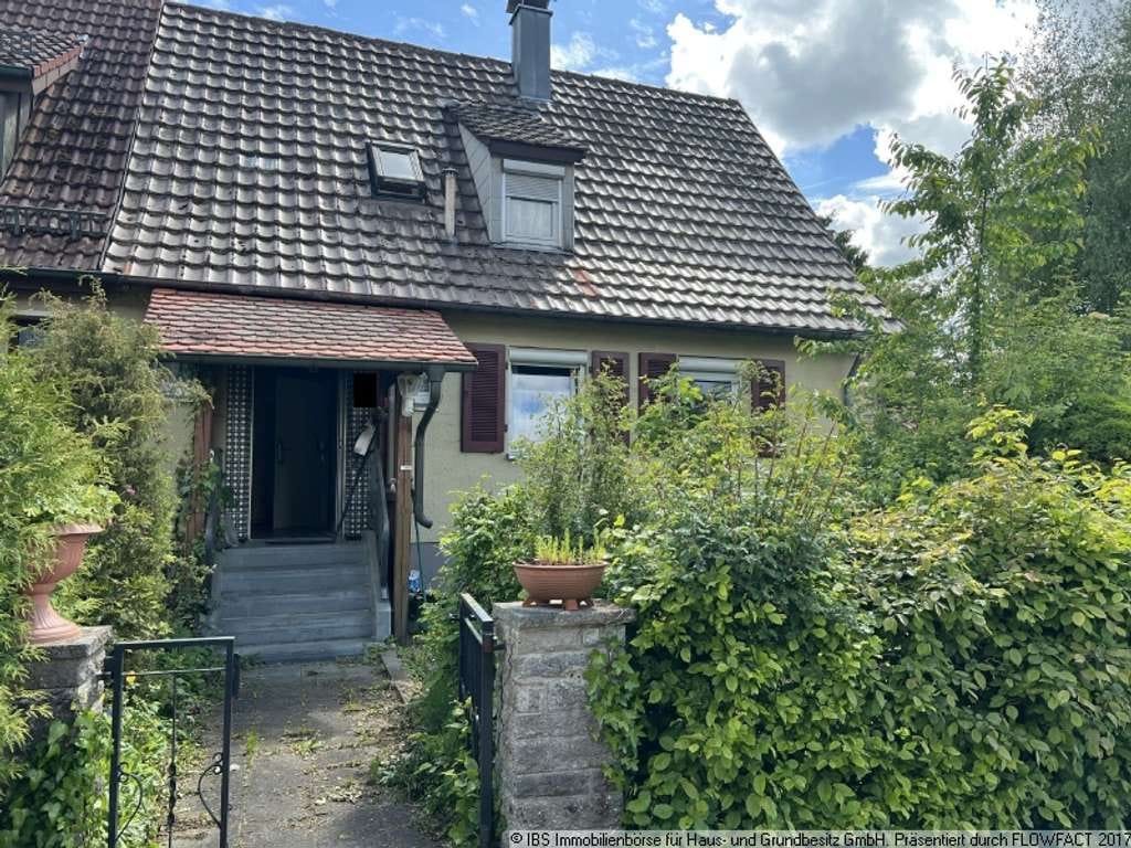 Immobilie in Schrozberg - KLEIN ABER MEIN: Sanierungsbedürftige Doppelhaushälfte mit schönem Garten - Bild 0