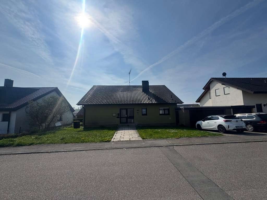 Immobilie in Schwaigern - Großzügiges Einfamilienhaus mit Einliegerwohnung, Garten & Ausbaupotenzia - Bild 4