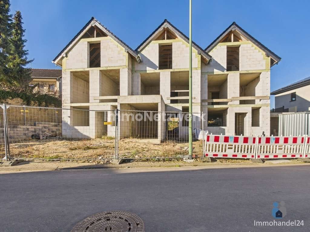 Immobilie in Vettweiß - NEU***Rohbau Einfamilienhaus mit Garage & Wärmepumpe in schöner Wohnlage von Vettweiss**NEU - Bild 1