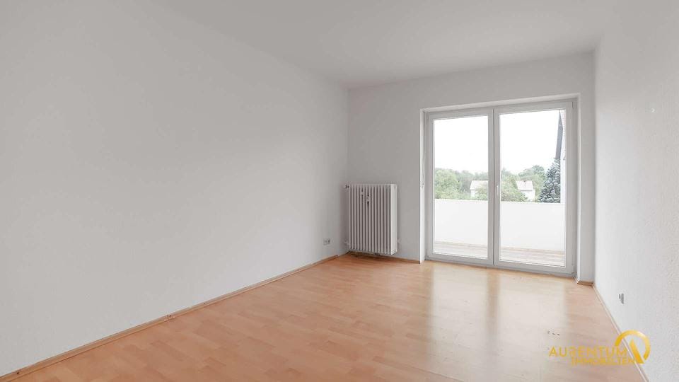 Immobilie in Schwandorf - 4,5 % RENDITE! -Helle 2 Zimmer Wohnung mit Balkon und Garagenstellplatz in ruhiger Lage zu verkaufen - Bild 0